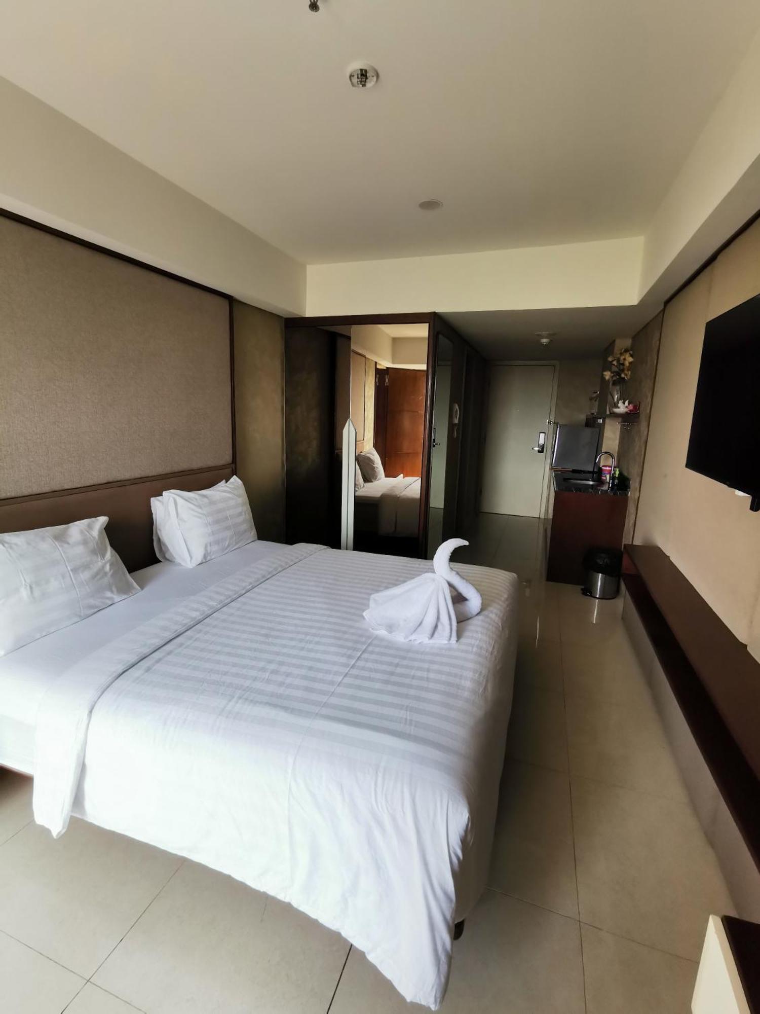 Warhol Residence Semarang Simpang Lima Esterno foto