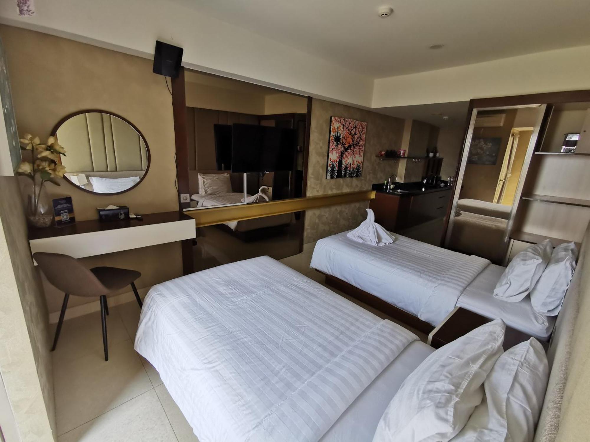 Warhol Residence Semarang Simpang Lima Esterno foto